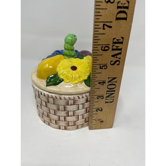 Ceramic Basket Canister Daisies & Caterpillar Lid - Vintage 1973 Pottery -Signed - Picture 9 of 9